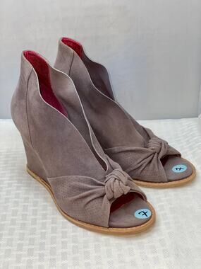 Belle Sigerson Morrison Suede Peep Toe Wedge Bootie Pump Heels Size 7